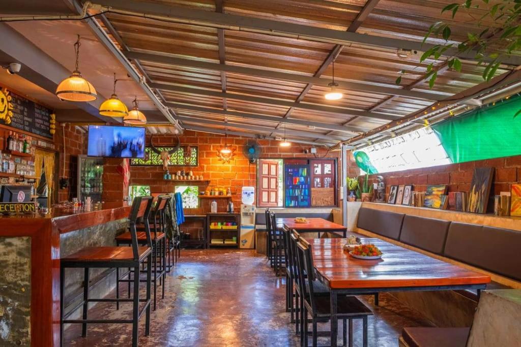 Хостел Happy House Backpackers Пай Экстерьер фото